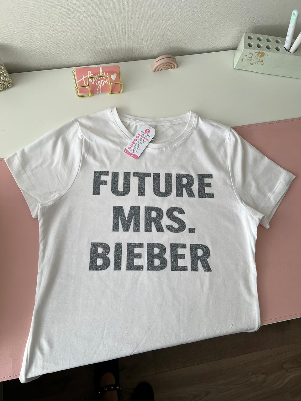 Polera Mrs. Bieber - papel y tijera